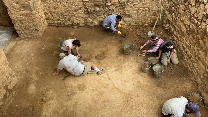 Students working on archaeological site in Turkey.